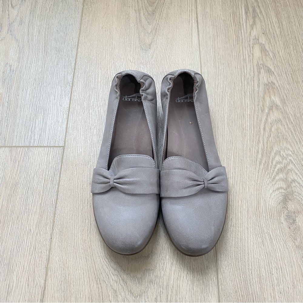 Dansko Karen Burnished Nubuck Taupe Flats 41 / 11